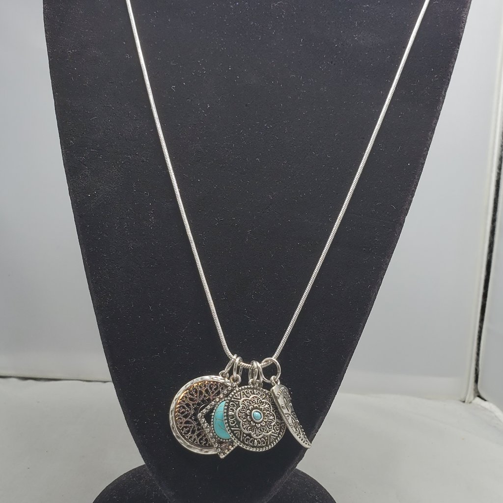Ruff Hewn Southwest Style Silver Tone Turquoise Stone Necklace